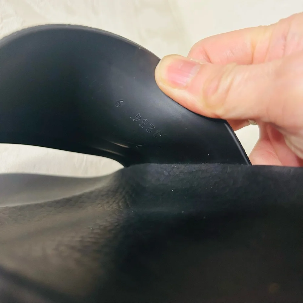 Classic chic! Gucci iconic Pursuit '72 Rubber Slide 'Black” size 9